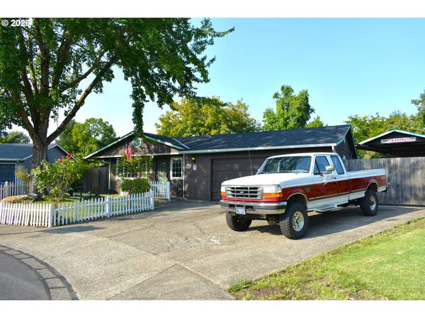 4749 ROYAL AVE, Eugene, OR 97402