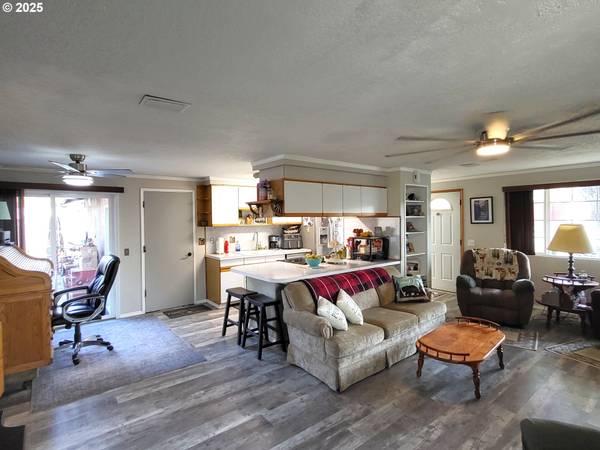 4749 ROYAL AVE, Eugene, OR 97402