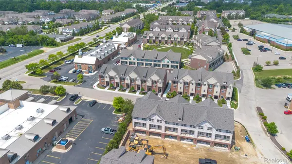 25495 GRANDVIEW LN #25, Novi, MI 48375