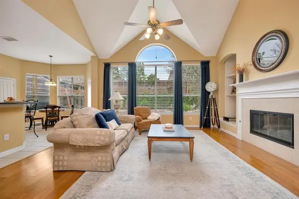 802 Little Cub Way, Euless, TX 76039