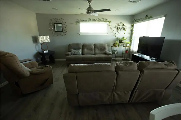 902 W Avenue D, Midlothian, TX 76065