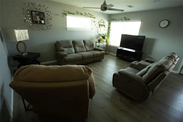 902 W Avenue D, Midlothian, TX 76065