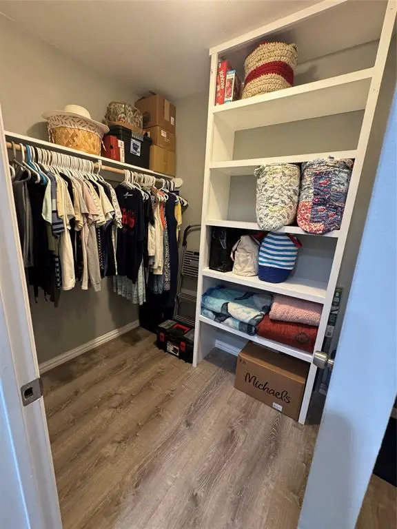 902 W Avenue D, Midlothian, TX 76065