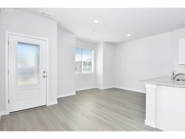 1233 PARKSIDE AVE, Woodburn, OR 97071