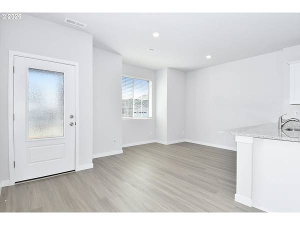 1233 PARKSIDE AVE, Woodburn, OR 97071