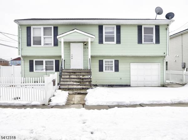 42 Mercer St, Carteret Boro, NJ 07008