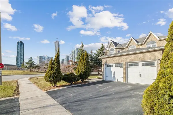 3561 Old Orchard Park DR, Mississauga, ON L5B 4E3