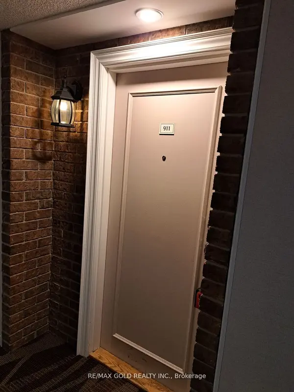 3 Lisa ST #911, Brampton, ON L6T 4A2