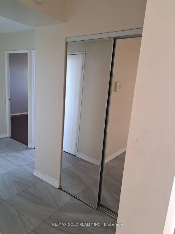 3 Lisa ST #911, Brampton, ON L6T 4A2