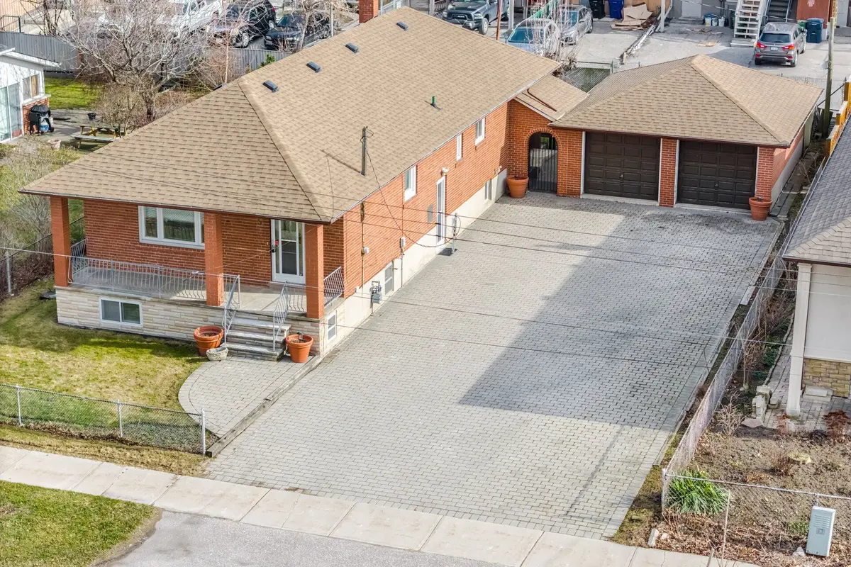 5 Rosewood AVE, Toronto W07, ON M8Z 1X3