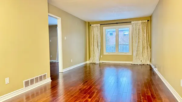 3211 Valcourt CRES, Mississauga, ON L5L 5K2