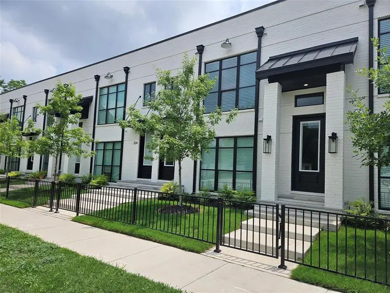 408 Dr Martin Luther King Jr Boulevard #302, Waxahachie, TX 75165