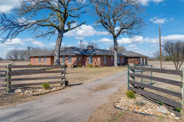 290 Farm Road 197,  Arthur City,  TX 75411