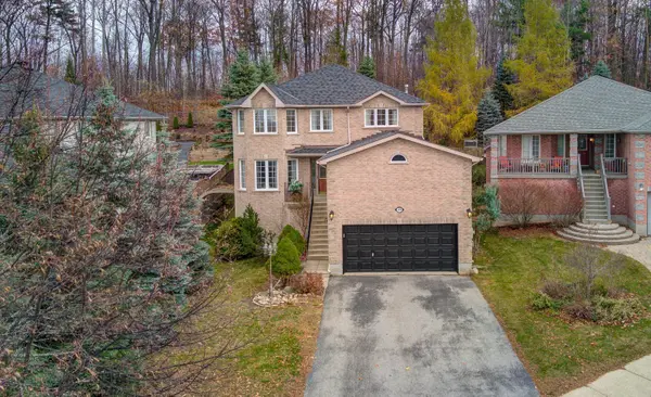 49 Eaglestone LN, Barrie, ON L4N 0J3