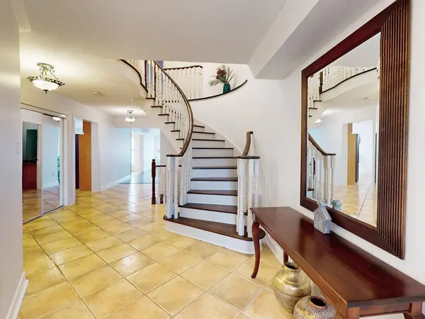 8 Grapevine RD, Caledon, ON L7E 2L2