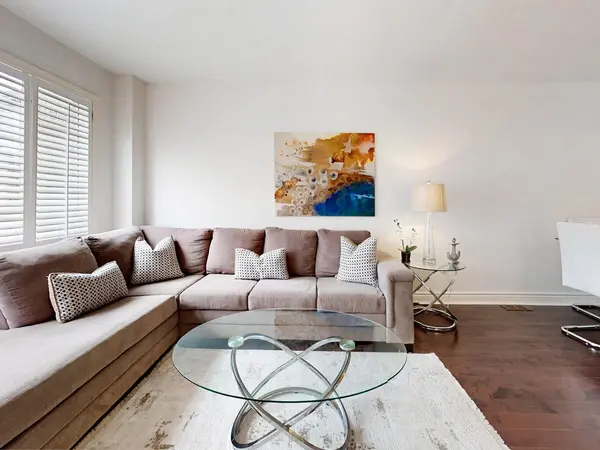 8 Grapevine RD, Caledon, ON L7E 2L2