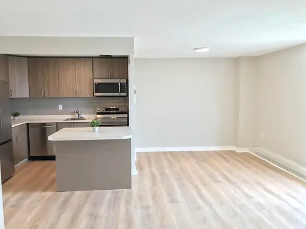 1100 Caven ST #PH10, Mississauga, ON L5G 4N3