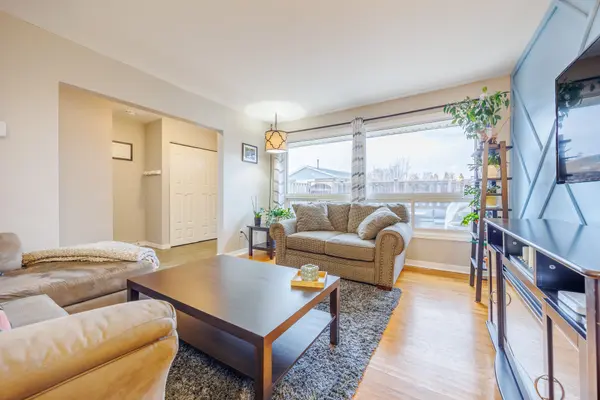 5 Woodlawn CT #101, Grimsby, ON L3M 3T4