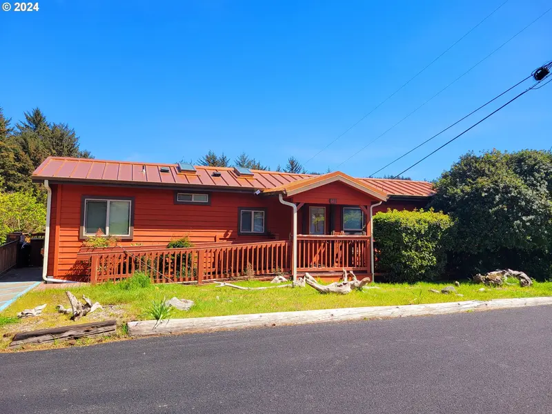 19921 WHALESHEAD RD #M1, Brookings, OR 97415