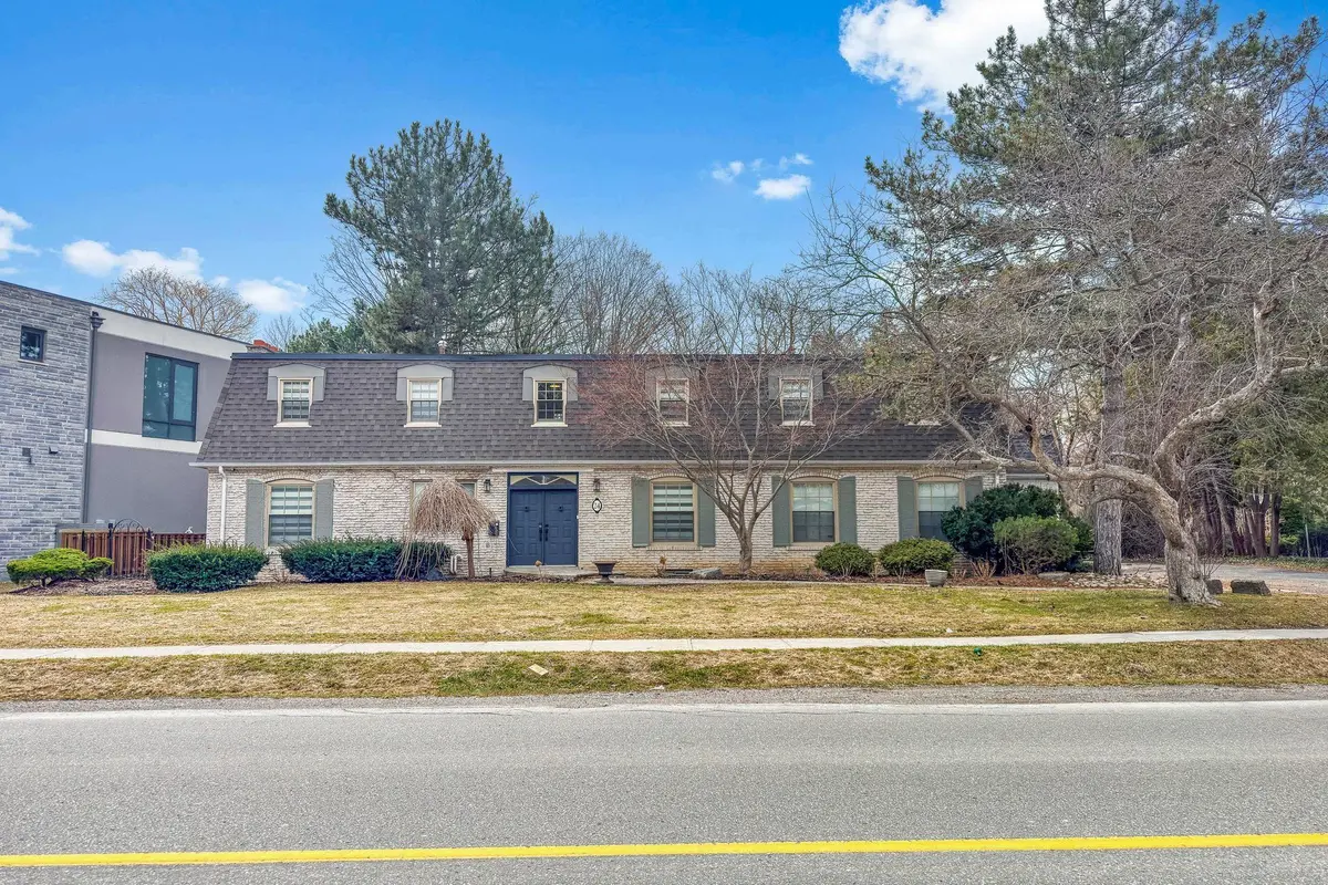 24 Laureleaf RD, Markham, ON L3T 2X5