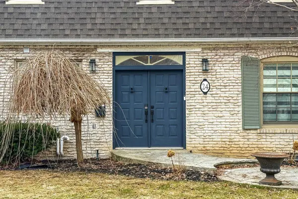 24 Laureleaf RD, Markham, ON L3T 2X5