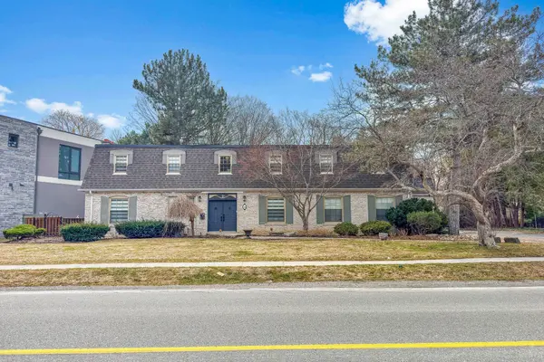 24 Laureleaf RD, Markham, ON L3T 2X5