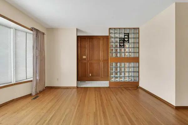 275 Westminster DR SW, Calgary, AB T3C 2T7