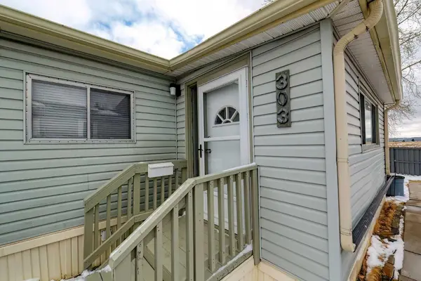 99 Arbour Lake RD NW #303, Calgary, AB T3G 4E4