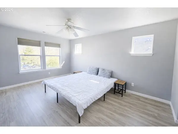 4923 N NEWARK ST, Portland, OR 97203