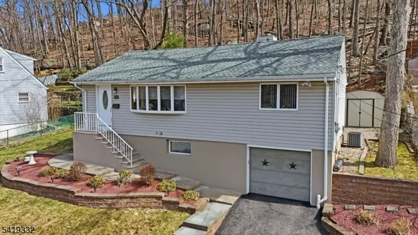 116 Rafkind Rd, Bloomingdale Boro, NJ 07403