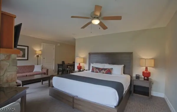 2 Chamonix Dr #427, Vernon Twp., NJ 07462