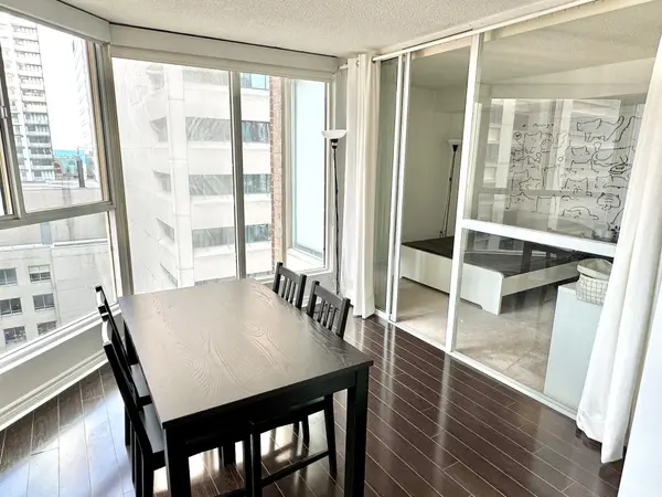 55 Centre AVE #1503, Toronto C01, ON M5G 2H5