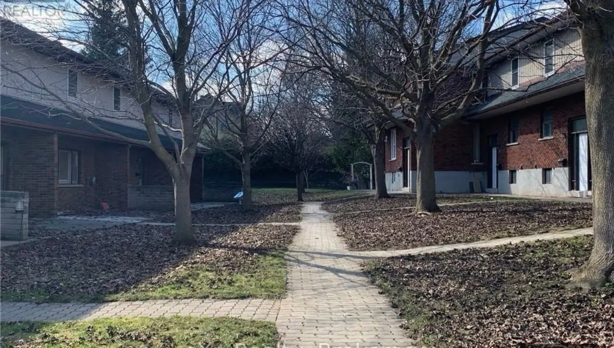 215 McNab ST #10, Brockton, ON N0G 2V0