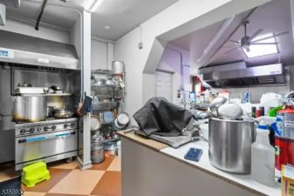 569 High Mountain Rd, North Haledon Boro, NJ 07508