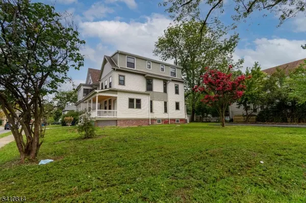 21 Dodd St, East Orange City, NJ 07017