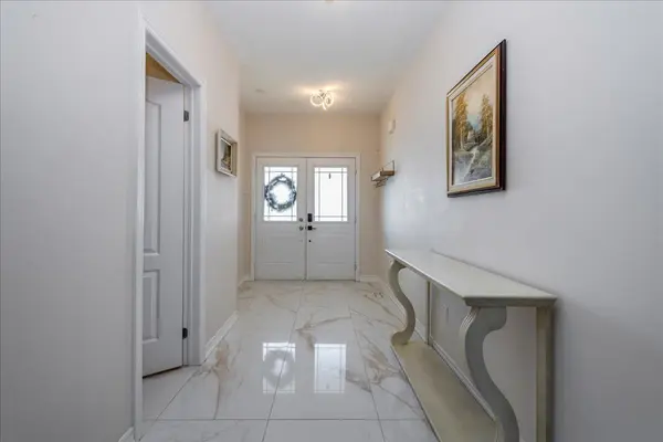 136 Noble DR, Bradford West Gwillimbury, ON L3Z 2A5