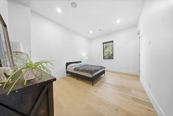 1653 Glenburnie RD, Mississauga, ON L5G 3E4