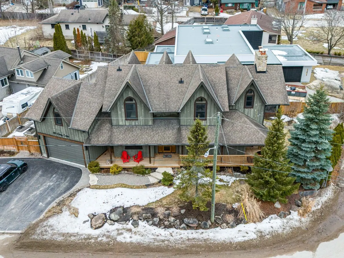 49 Gray LN, Barrie, ON L4N 7T1