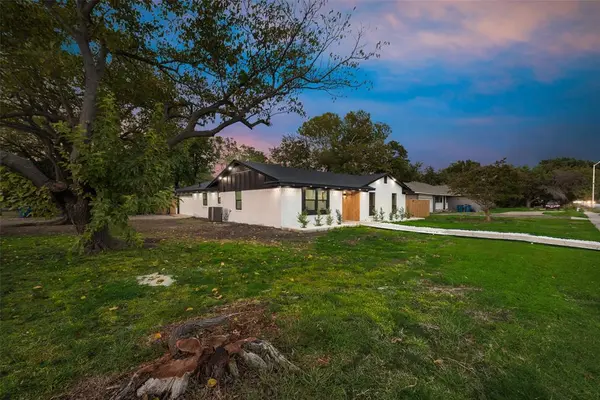 3209 Royal Lane, Dallas, TX 75229