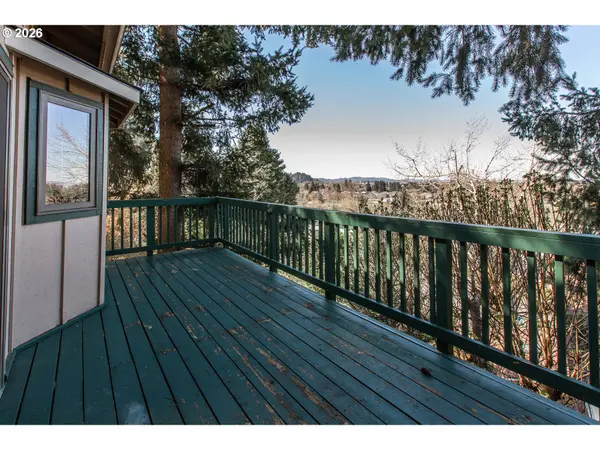 992 SUNSET DR, Springfield, OR 97477