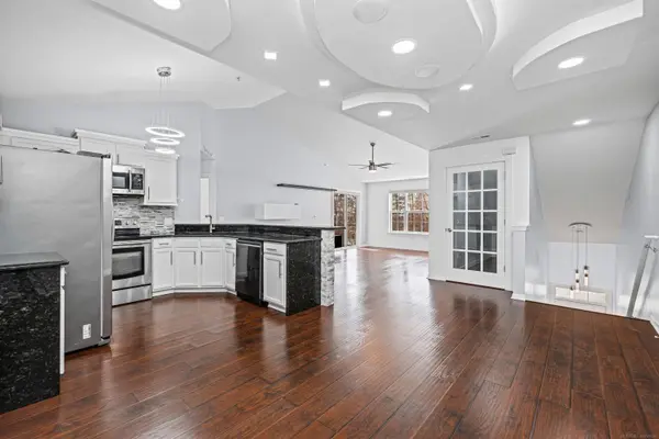 49143 W WOODS DR, Shelby Twp, MI 48317