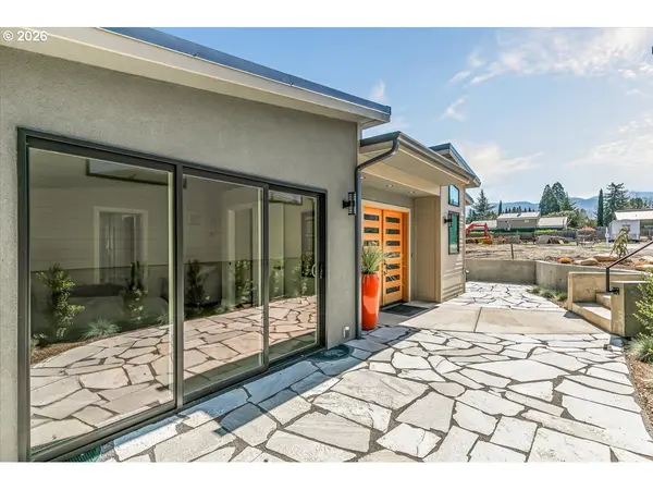 852 OAK ST, Ashland, OR 97520