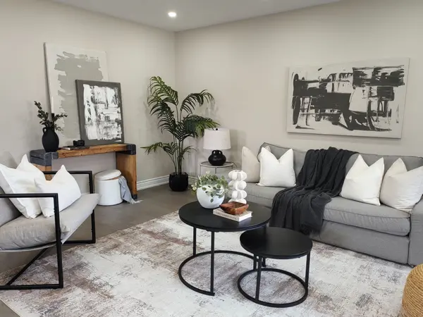 463 Rossland RD E, Oshawa, ON L1G 2X3