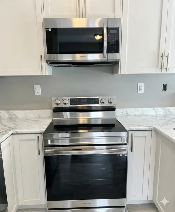 147 Sun King CRES, Barrie, ON L4M 0E4