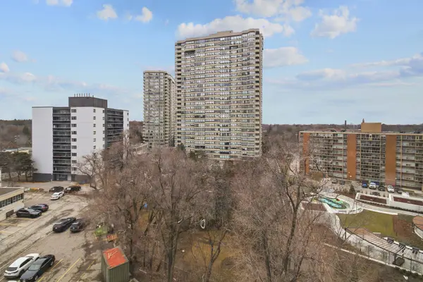 25 Cordova AVE #701, Toronto W08, ON M9A 0E5