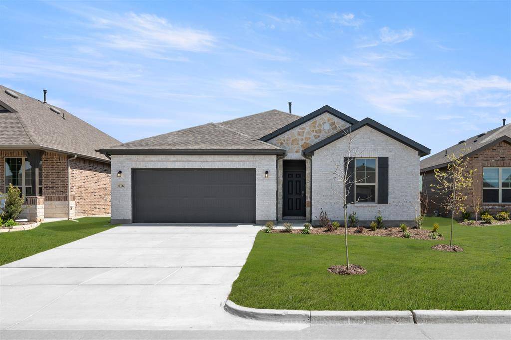 8220 Korat Vista, Godley, TX 76044