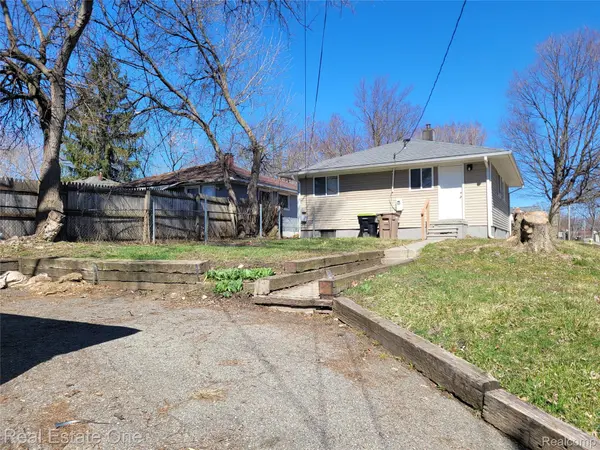 77 W Rutgers AVE, Pontiac, MI 48340