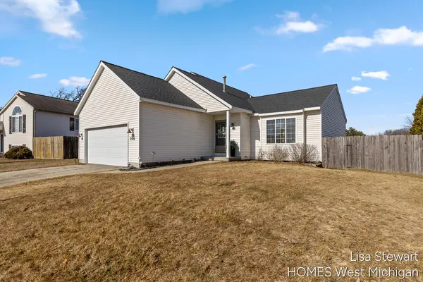 206 Pine Meadow DR, Belding City, MI 48809