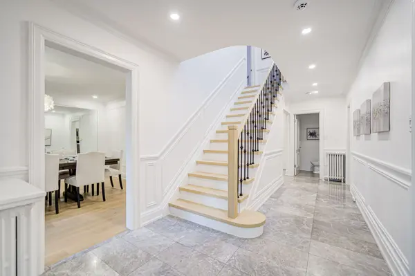 3 Silverwood AVE, Toronto C03, ON M5P 1W3