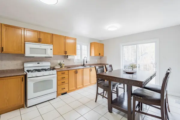 1004 Leslie DR, Innisfil, ON L9S 2B2